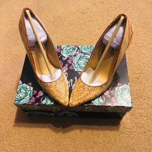 TaylorSays Henna Pointed Stiletto Heel